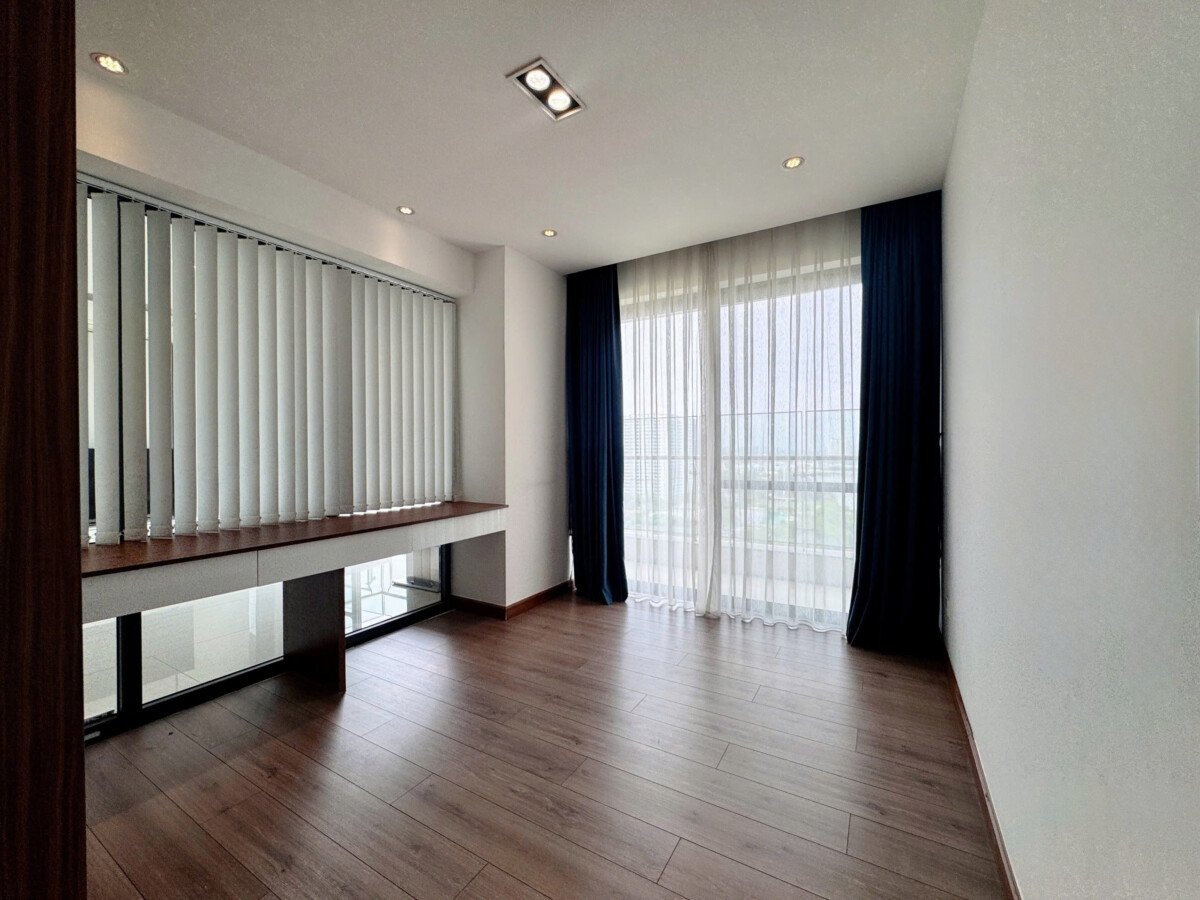 phong ngu thu 3 chua co giuong - Giá mua bán căn hộ 3pn số 05 tòa C view sông chung cư Riverpark Premier phường Tân Hưng T8/2026