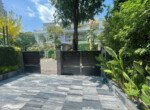 san vuon truoc nha ban 150x110 - Giá mua bán nhà Biệt thự 4pn đường Nội khu Hưng Thái 1 Phú Mỹ Hưng phường Tân Hưng T8/2026