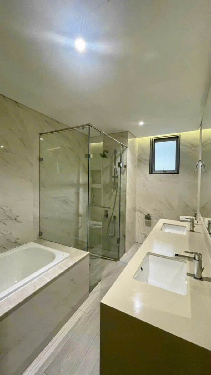 toilet phong ngu chinh co bon tam nam - Giá mua bán căn hộ 3pn số 14 tòa A chung cư Midtown m5 phường Tân Mỹ T8/2026
