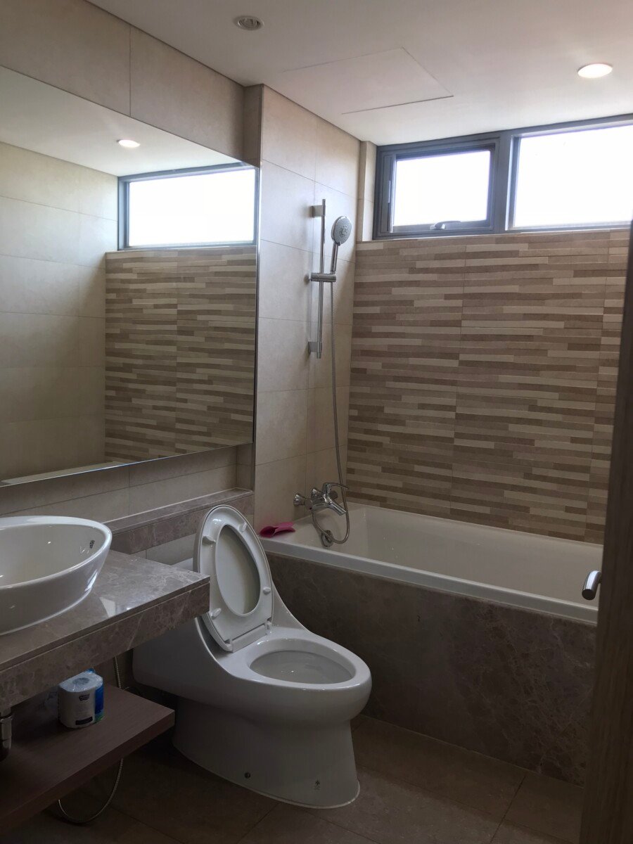 tollet can ho cho thue 5 - Cho thuê nhanh căn hô 03pn, chung cư Urban Hill, giá 35tr/tháng, đầy đủ nội thất.