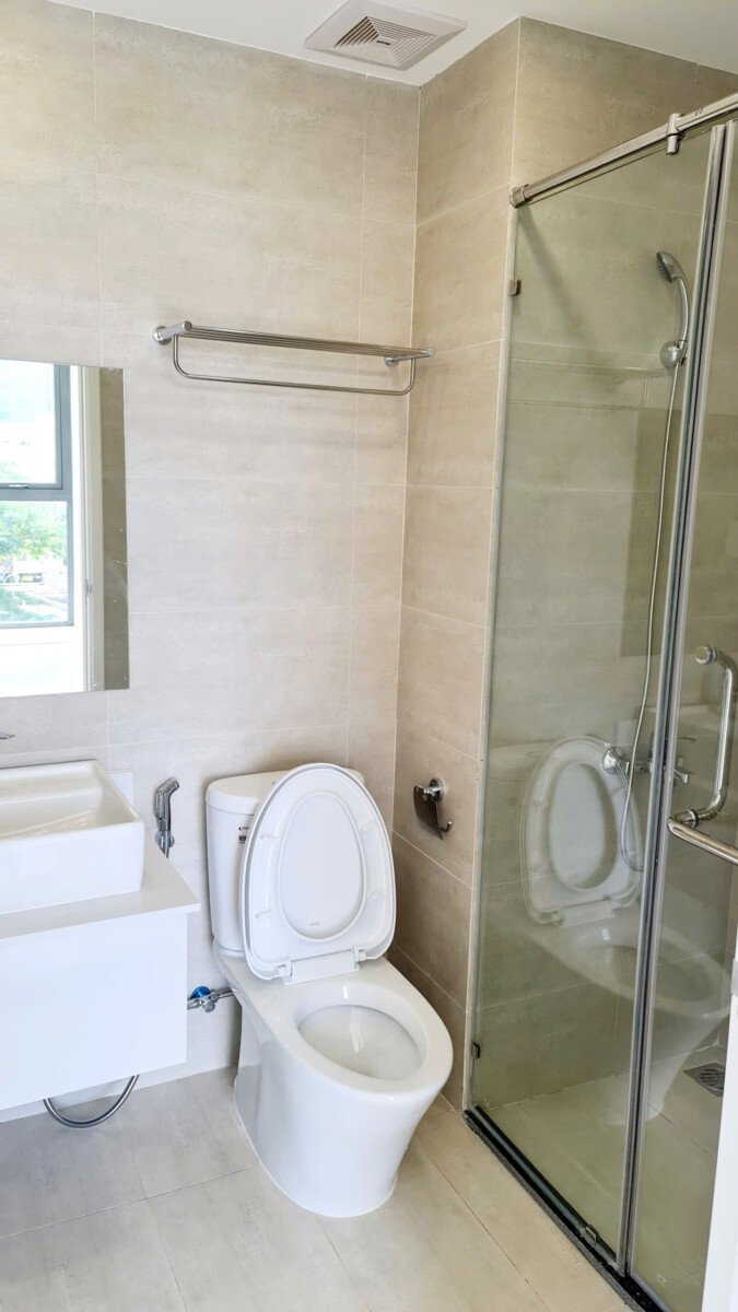 van phong co 1 toilet rieng - Giá cho thuê văn phòng tầng 18 tòa A chung cư Lavida Plus phường Tân Hưng T8/2026