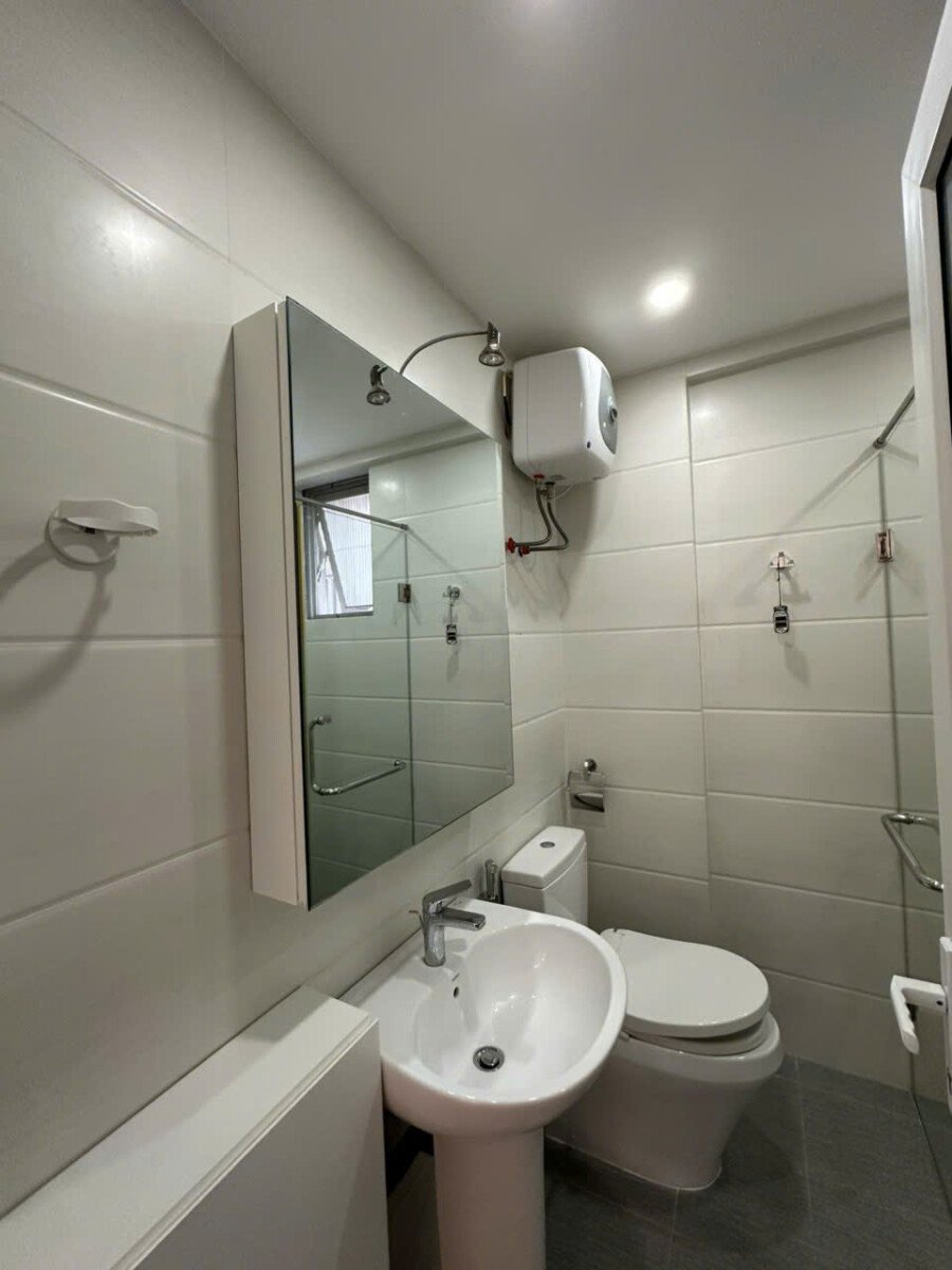 wc 2 can hp scenoc cho thue - Bán căn hộ Scenic Valley 1. DT 80m2 Thiết kế 2 Phòng-2wc- Lầu cao View hồ bơi rất thoáng- Giá 7.8 Tỷ