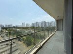 balcony can ho lien ke song va truong quoc te ssis 150x110 - Giá mua bán căn hộ 3pn số 05 tòa B chung cư Riverpark Premier phường Tân Hưng T10/2026