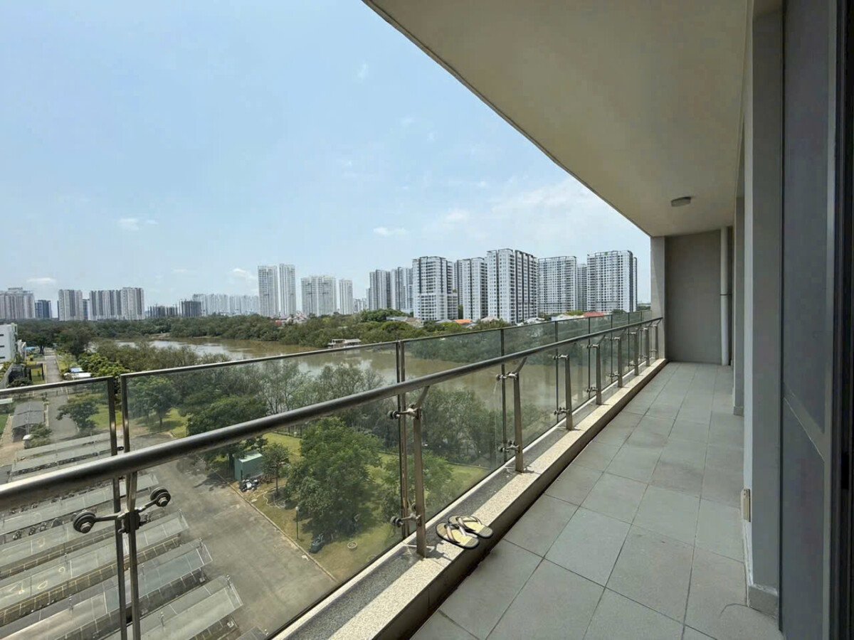 balcony can ho lien ke song va truong quoc te ssis - Giá mua bán căn hộ 3pn số 05 tòa B chung cư Riverpark Premier phường Tân Hưng T10/2026