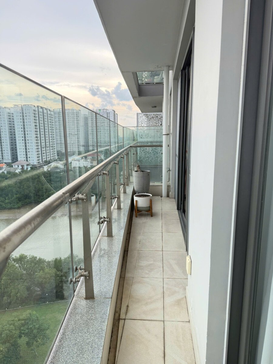 balcony can ho lien ke song - Giá mua bán căn hộ 3pn tòa B chung cư Riverpark Premier phường Tân Hưng T9/2026