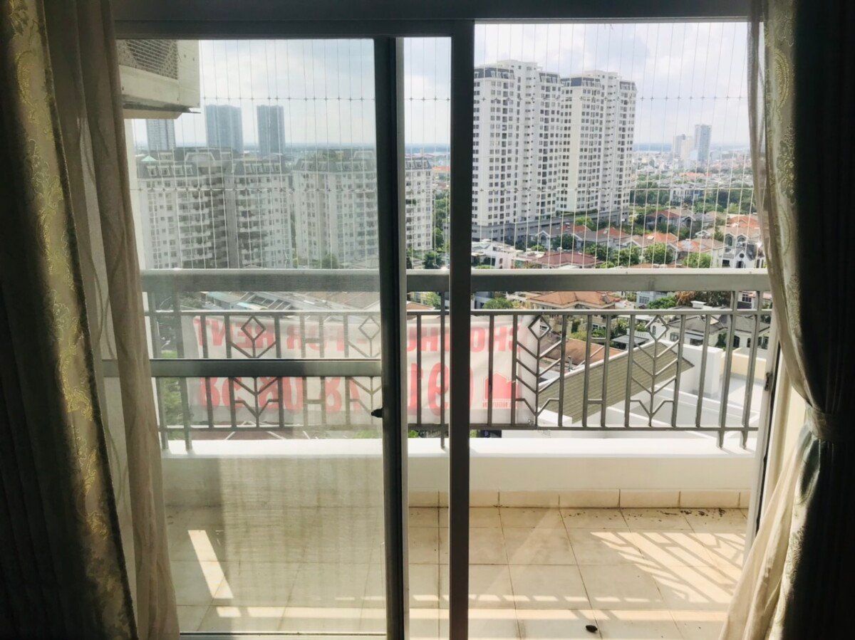 balcony phong khach 1 - Giá mua bán căn hộ 3pn lầu 10 tòa B chung cư Green View phường Tân Mỹ T9/2026