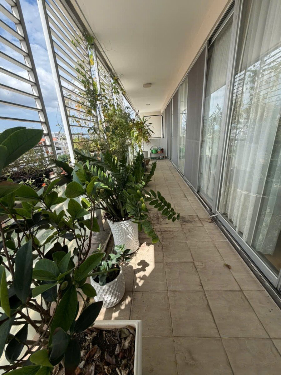balcony phong khach - Giá mua bán căn hộ 3pn tòa C chung cư Garden Plaza 1 Phú Mỹ Hưng T9/2026