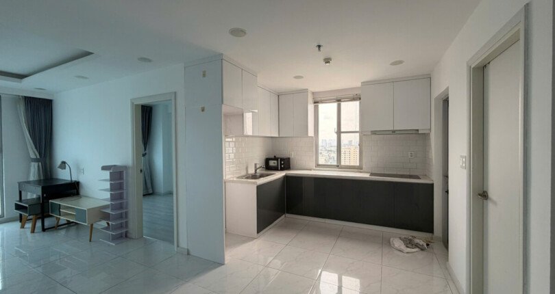 Cần bán gấp căn hộ chung cư Scenic Valley 2, 75m2, giá 6.8 tỷ +12m2 ô đậu xe ô tô.