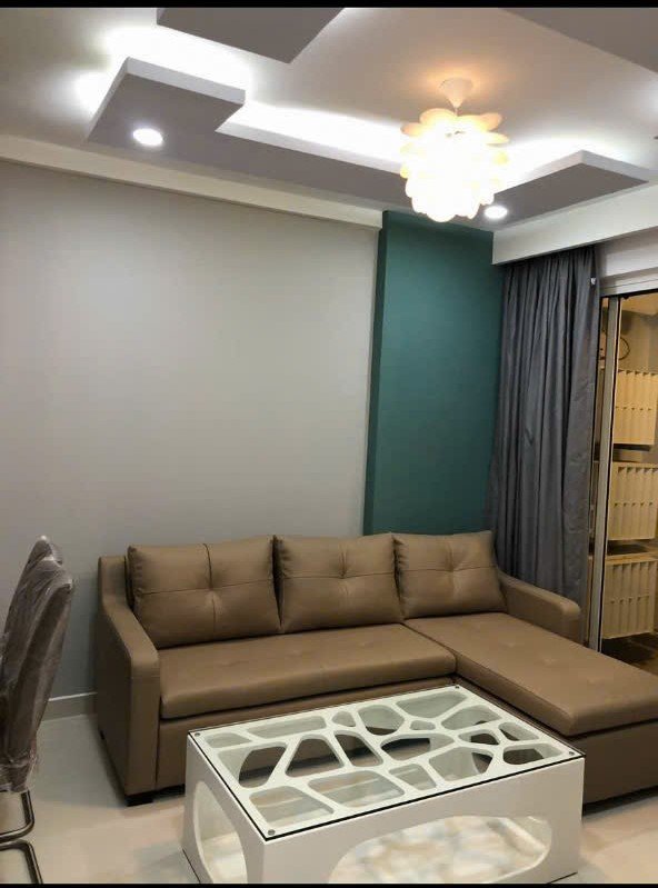 can canh phong khach can ho ban 1 - Giá mua bán căn hộ 2pn tòa E số 05 chung cư Sunrise Riverside Nhà Bè T10/2026