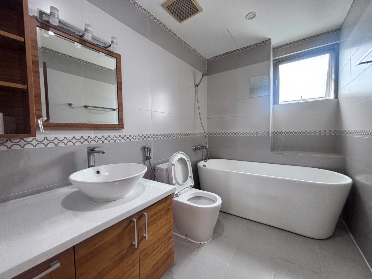 can ho co 2wc hoan thien nhu hinh - Giá mua bán căn hộ 3pn tòa D số 02 chung cư Green Valley phường Tân Mỹ T9/2026