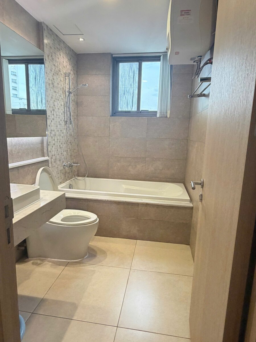 hien trang can ho co 2 toilet day du thiet bi nhu hinh - Giá mua bán căn hộ 3pn tòa B chung cư Riverpark Premier phường Tân Hưng T9/2026