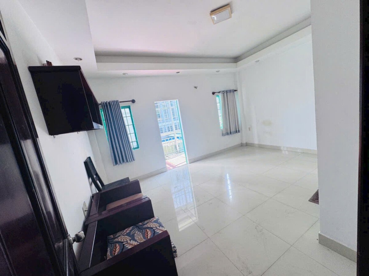 hien trang nha hoan thien day du thiet bi nhu hinh - Giá mua bán nhà phố nguyên căn mặt đường D1 kdc Tái Định Cư Phú Mỹ phường Tân Mỹ T9/2026