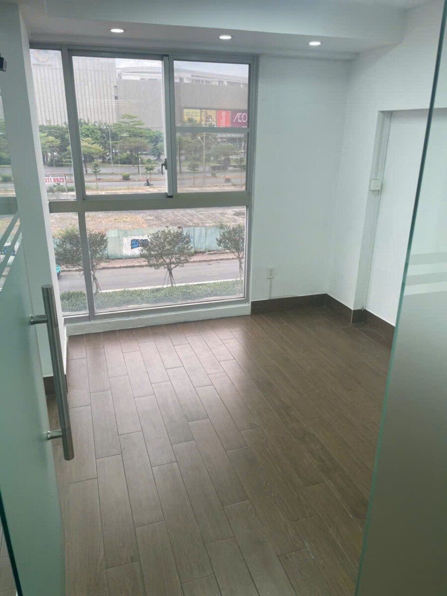 hien trang shophouse co 3 phong nhu hinh - Giá cho thuê Shophouse tòa B chung cư Scenic Valley 2 phường Tân Mỹ T9/2026