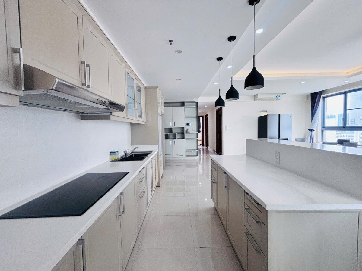 khong gian bep rong rai 4 - Giá mua bán căn hộ 3pn tòa D số 02 chung cư Green Valley phường Tân Mỹ T9/2026
