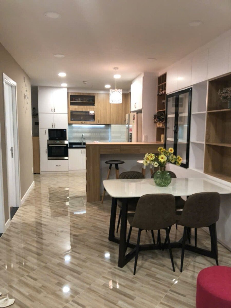 khong gian phong an v2 bep - Giá mua bán căn hộ 2pn tòa C chung cư Saigon South Residences Nhà Bè T9/2026