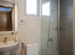 nha-co-2-toilet-hoan-thien