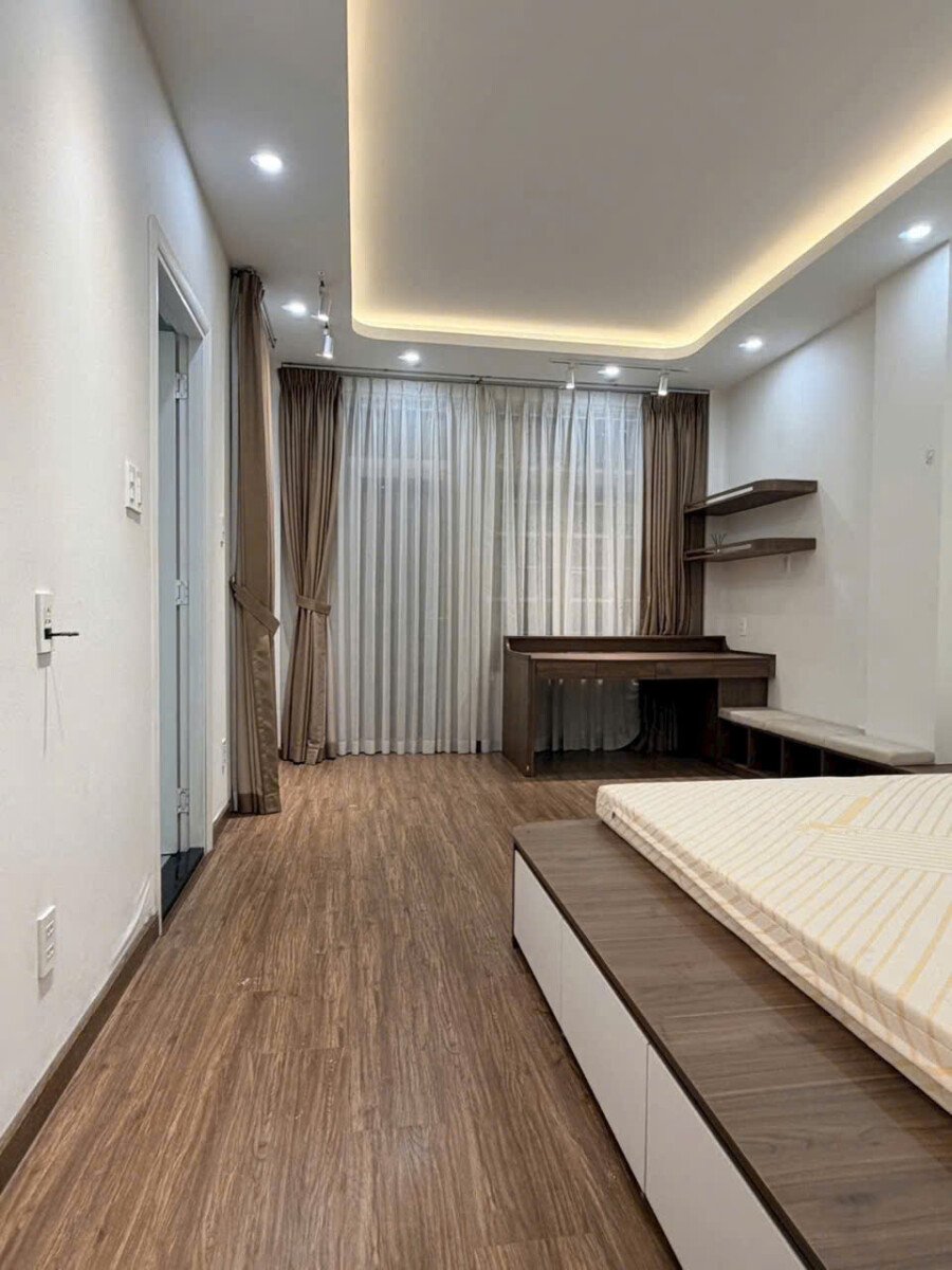 nha co 5pn hoan thien cao cap rong rai - Giá mua bán nhà phố nguyên căn góc đường nội khu Tân Quy Đông phường Tân Hưng T9/2026