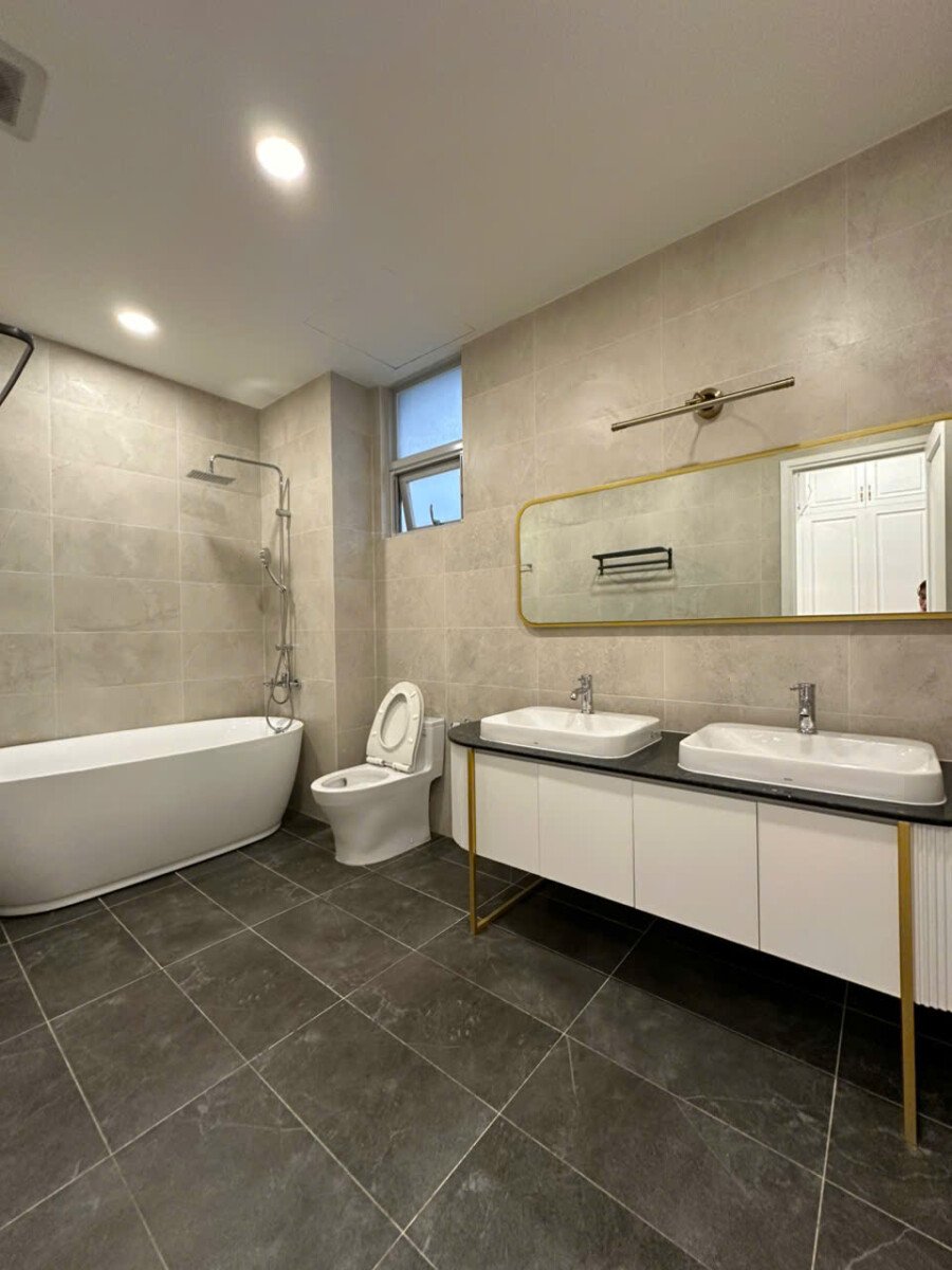 nha co 5wc hoan thien nhu hinh - Giá cho thuê nhà Biệt thự 5pn mặt đường C Phú Mỹ Hưng phường Tân Mỹ T9/2026
