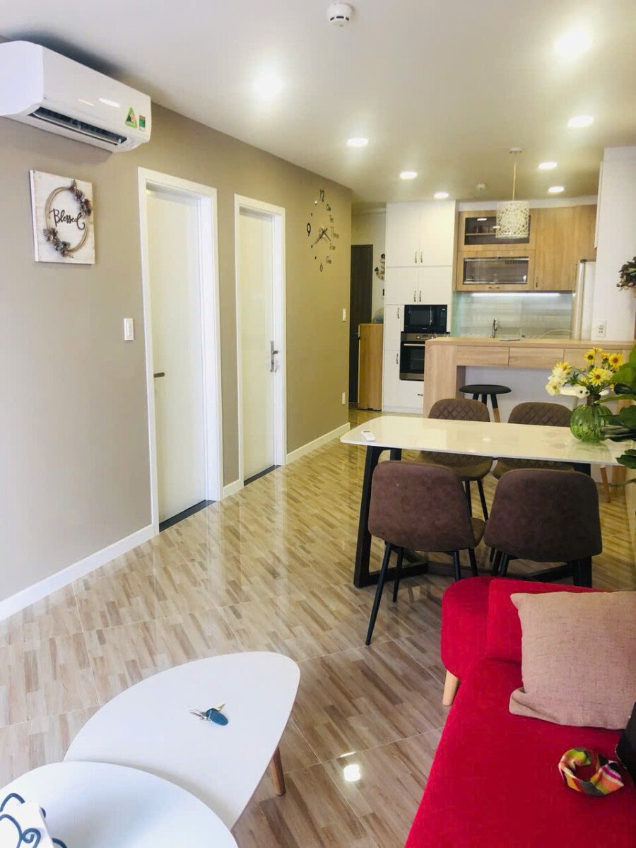phong khach can ho 4 - Giá mua bán căn hộ 2pn tòa C chung cư Saigon South Residences Nhà Bè T9/2026