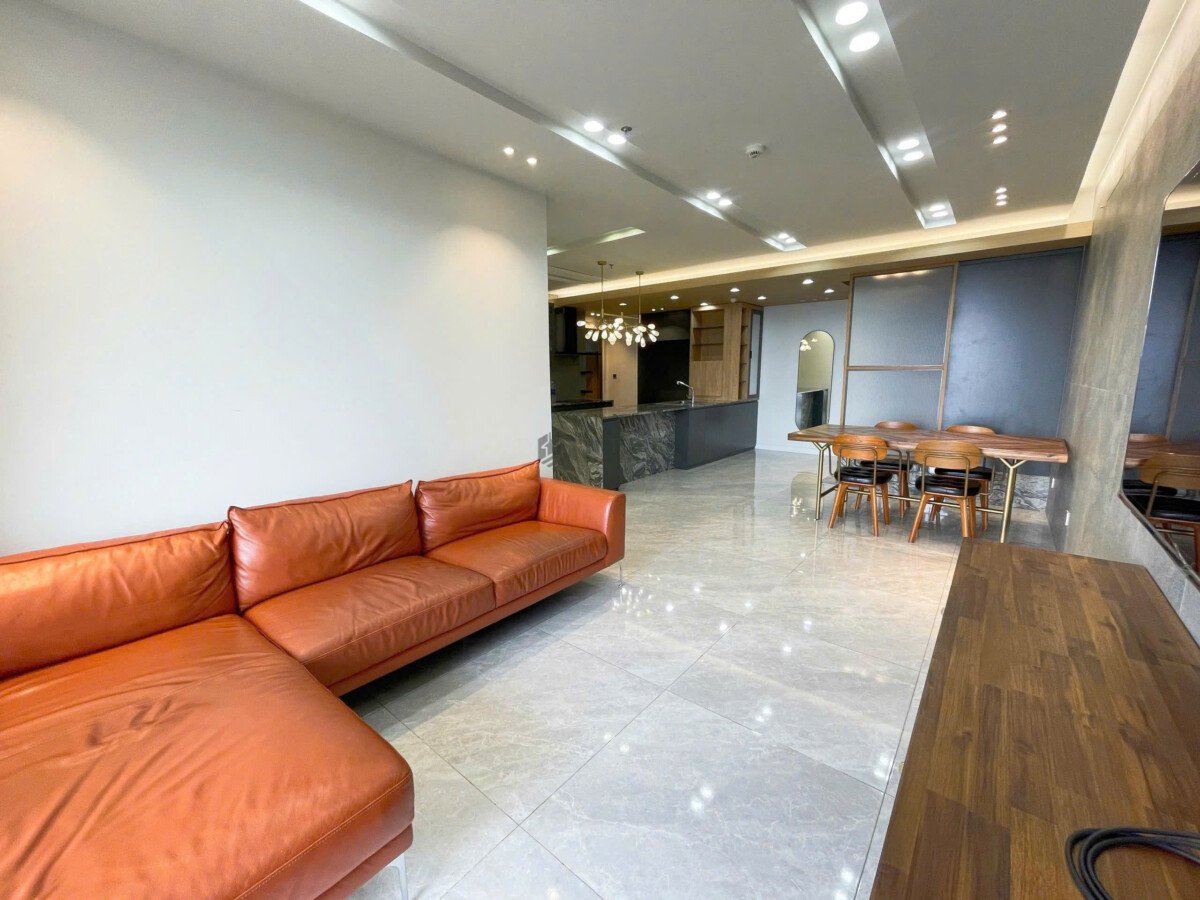 phong khach can ho 8 - Giá mua bán căn hộ 3pn tòa D số 05 chung cư The Peak phường Tân Mỹ T9/2026