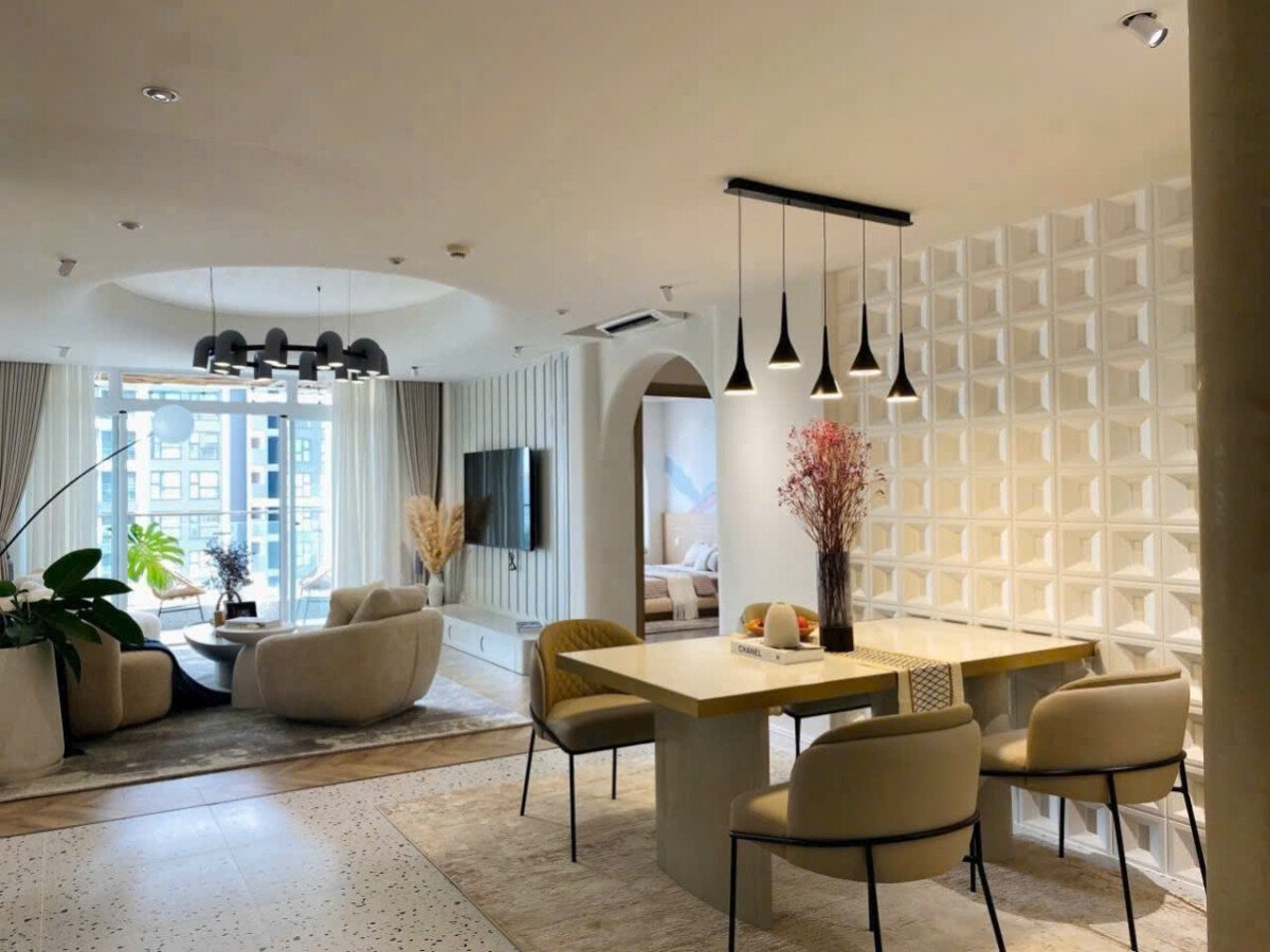phong khach can ho ban 2 - Giá mua bán căn hộ 3pn tòa D chung cư Riverside Residence phường Tân Mỹ T9/2026