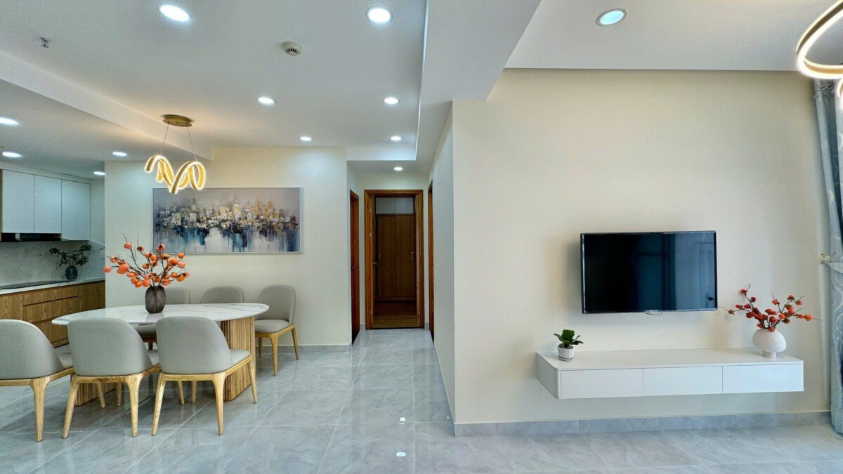 phong khach can ho ban 4 - Giá mua bán căn hộ 2pn tòa F số 02 chung cư Scenic Valley 1 phường Tân Mỹ T9/2026