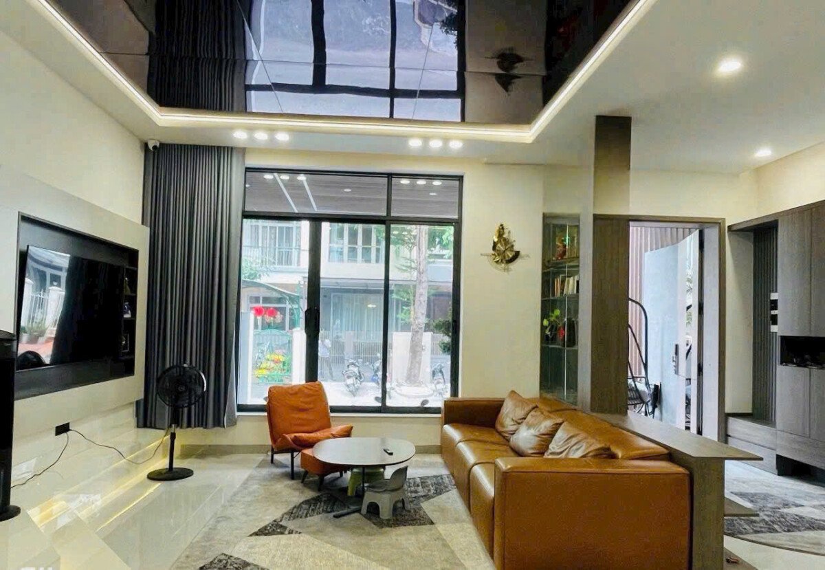 phong khach nha ban sang trong - Giá mua bán nhà Biệt thự 4pn mặt đường Nội khu Hưng Thái 2 phường Tân Hưng T10/2026