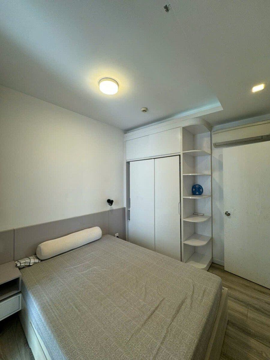 phong ngu can ho ban 2 - Bán căn góc 94m2, chung cư Scenic Valley 1, giá 7.750 tỷ, đầy đủ nội thất , nhà đang có hợp đồng thuê.