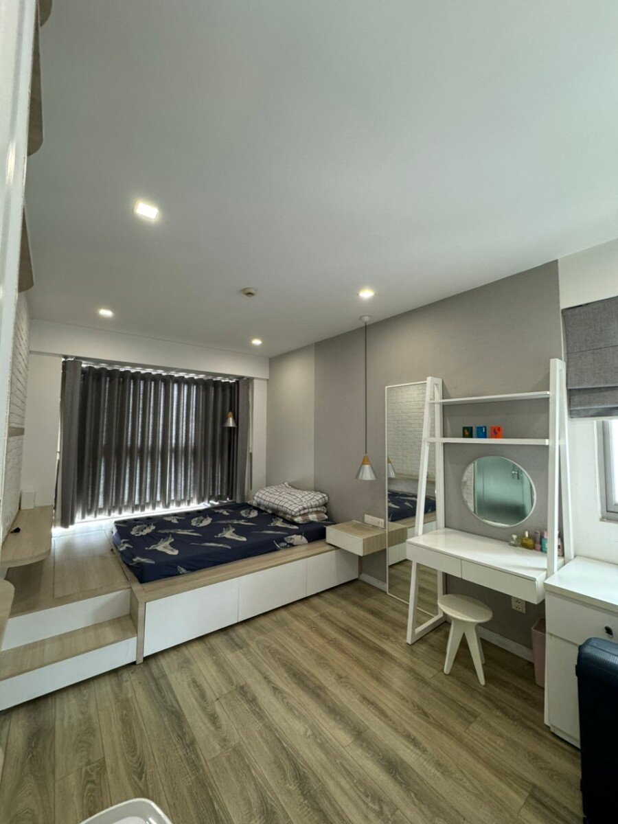 phong ngu can ho ban nhanh - Bán căn góc 94m2, chung cư Scenic Valley 1, giá 7.750 tỷ, đầy đủ nội thất , nhà đang có hợp đồng thuê.