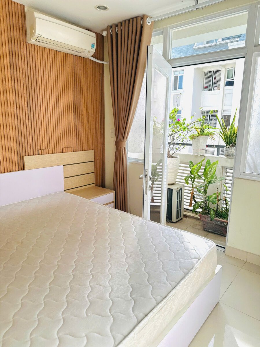 phong ngu co balcony - Giá cho thuê căn hộ 3pn chung cư Cảnh Viên 3 phường Tân Mỹ T9/2026