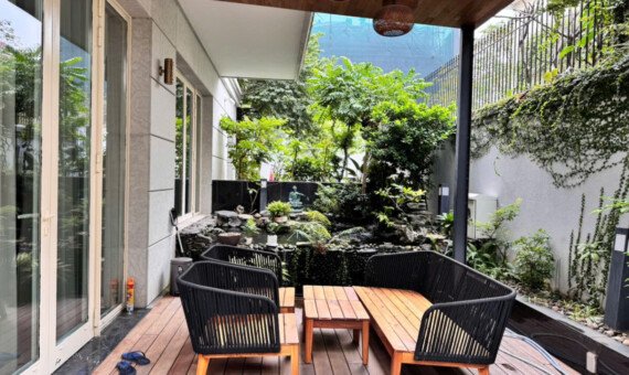 san vuon ben hong nha ban 570x340 - Trang chủ