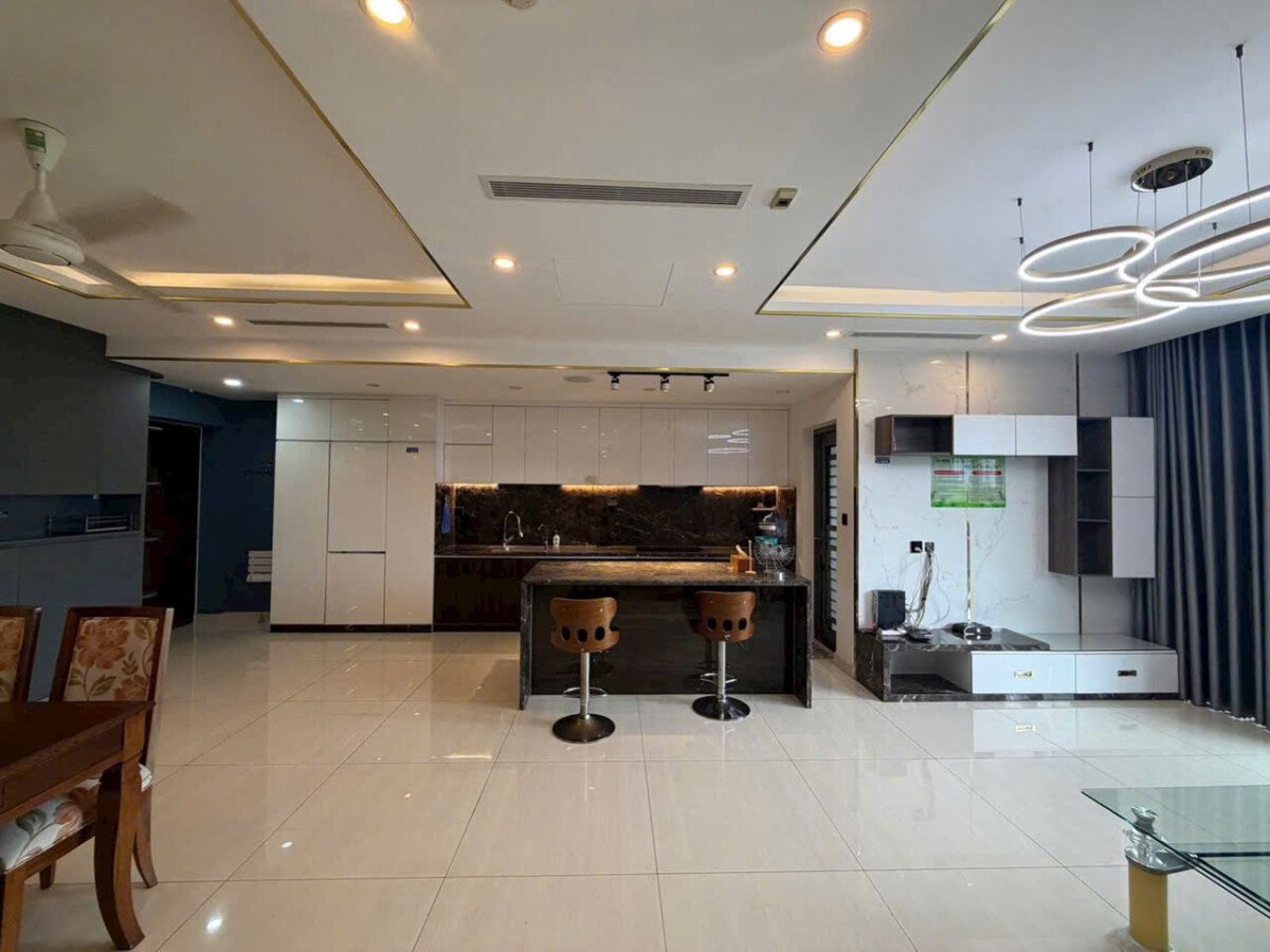 toan canh khu vuc phong khach va bep - Giá mua bán căn hộ 3pn số 05 tòa B chung cư Riverpark Premier phường Tân Hưng T10/2026