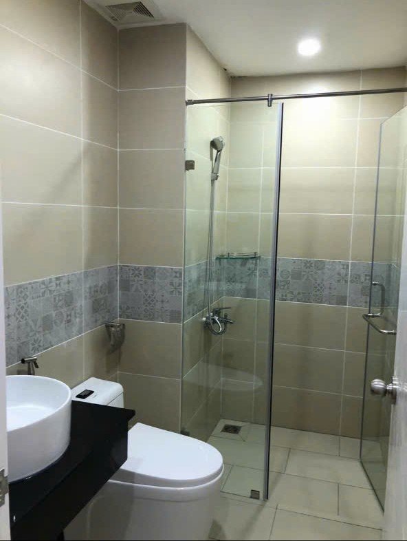 toilet phong ngu chinh - Giá mua bán căn hộ 2pn tòa E số 05 chung cư Sunrise Riverside Nhà Bè T10/2026