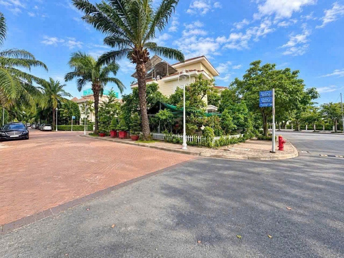 vi tri nha biet thu goc 3 mat duong - Giá mua bán nhà Biệt thự góc Nội khu Chateau phường Tân Mỹ T9/2026