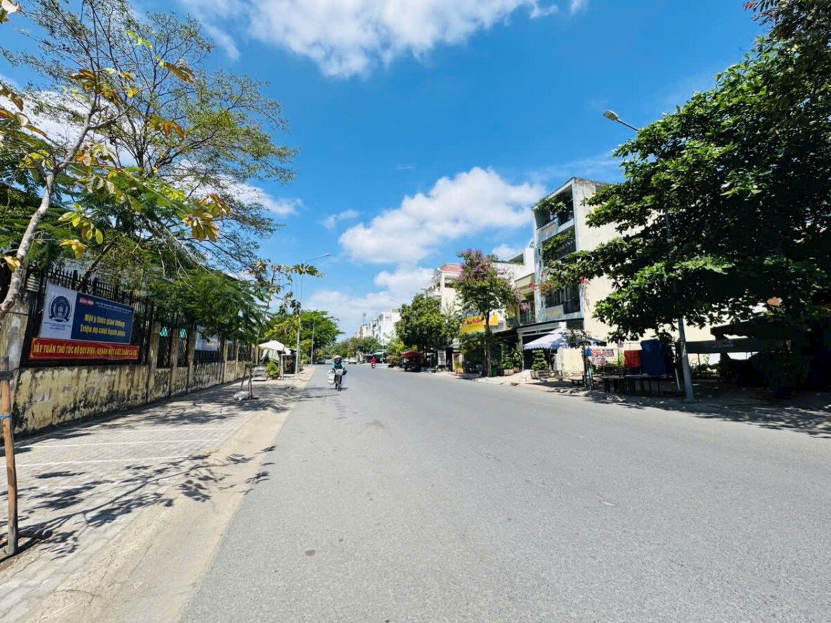 vi tri nha mat duong d1 - Giá mua bán nhà phố nguyên căn mặt đường D1 kdc Tái Định Cư Phú Mỹ phường Tân Mỹ T9/2026