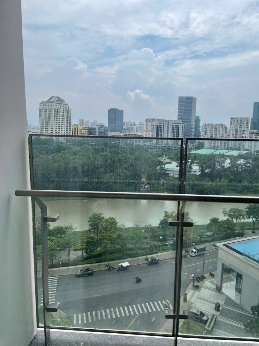 view balcony can ho 1 - Giá mua bán căn hộ 3pn căn góc 04 tòa D view sông chung cư The Peak phường Tân Mỹ