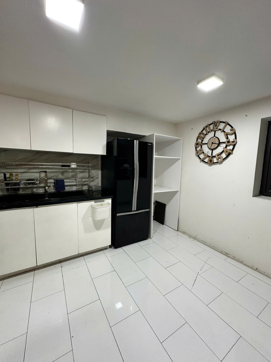 bep can ho cho thue 1 - Cần cho thuê căn hộ Duplex Sky Garden 1 89m2, + 40m lửng, giá 25tr/tháng.