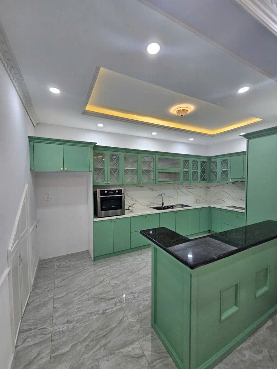 bep trong biet thu ban - Bán Biệt thự 5pn Nội khu Mỹ Giang phường Tân Hưng giá 40 tỷ