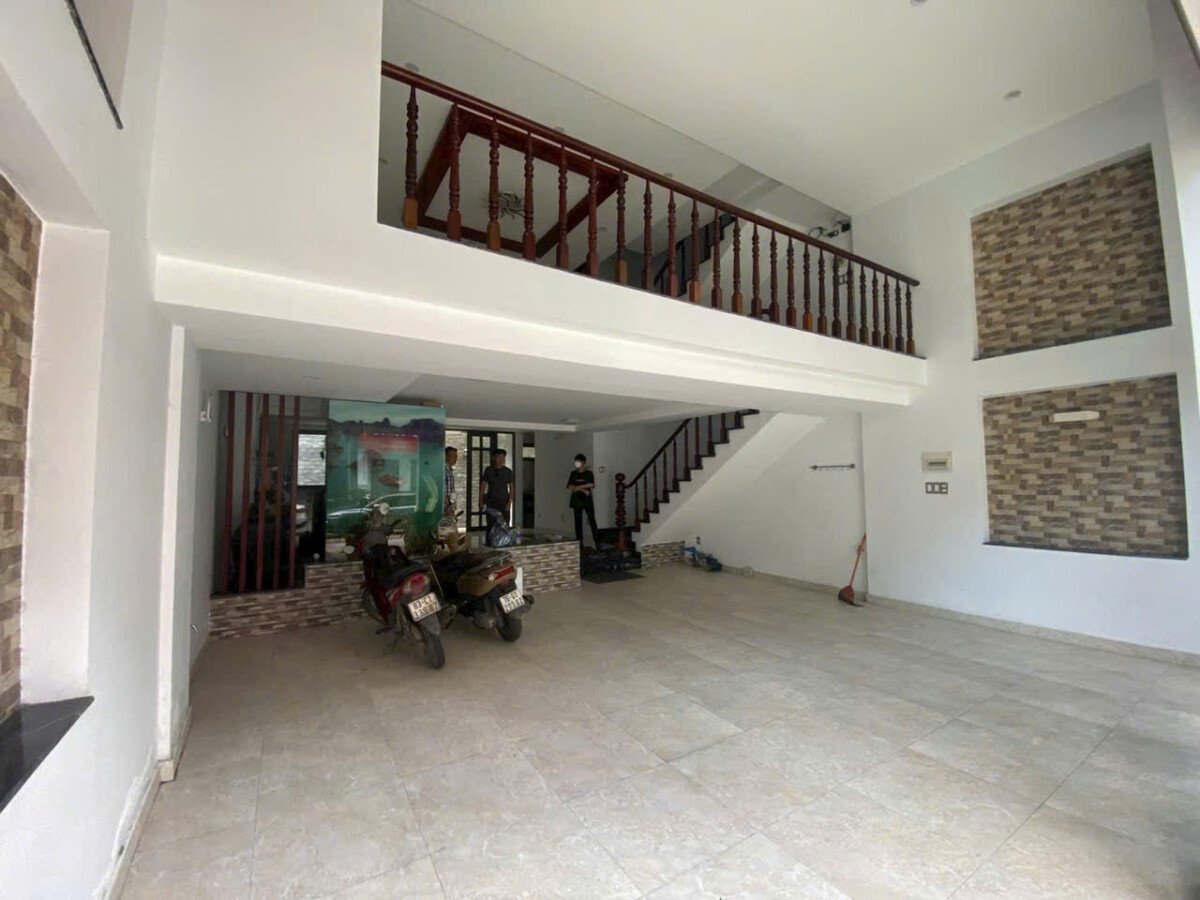 can canh khong gian tret lung nha ban - Giá mua bán nhà phố nguyên căn mặt đường Phạm Thái Bường Phường Tân Hưng T10/2026