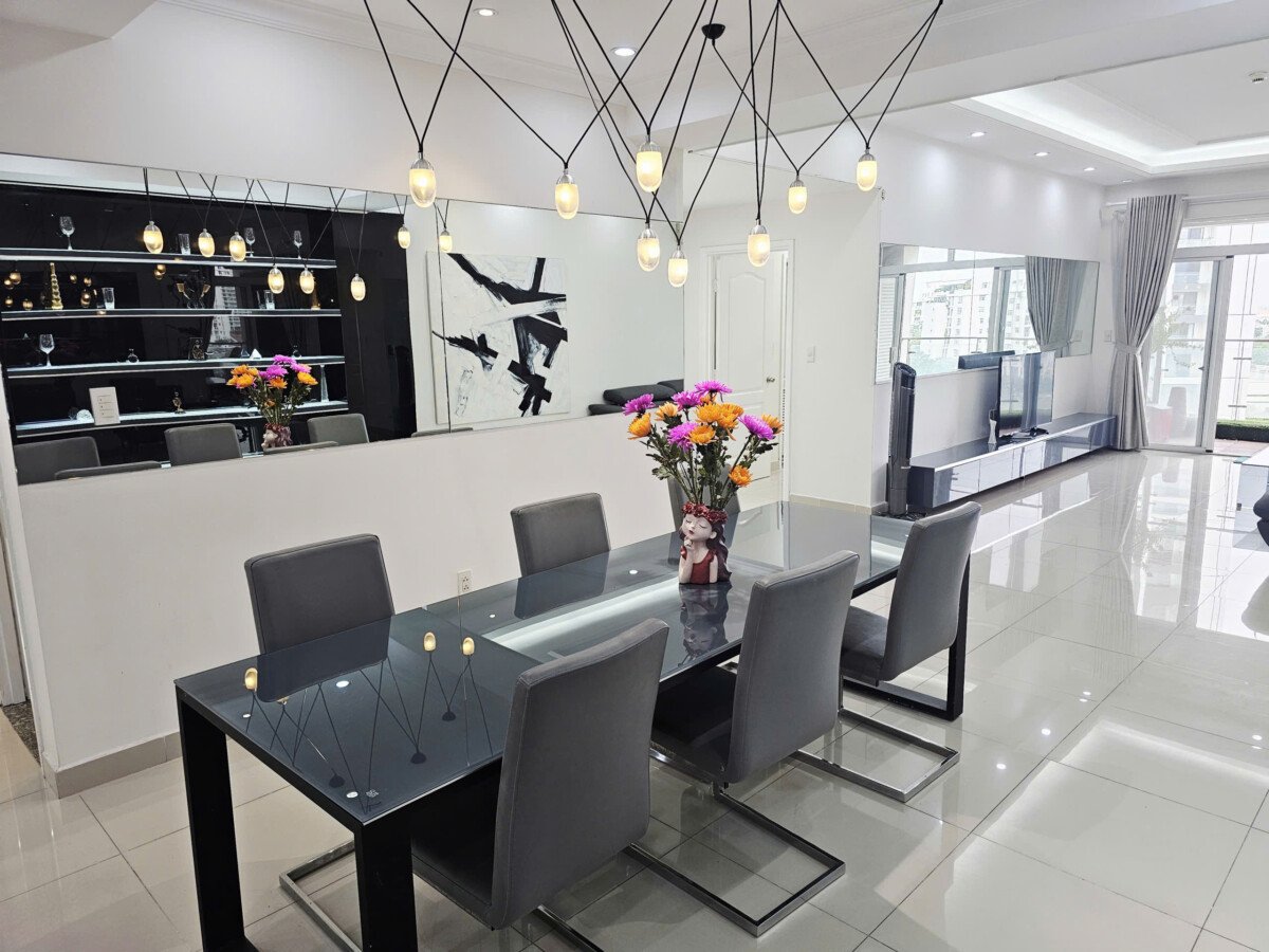 can canh phong an va bep can ho cho thue - Giá cho thuê căn hộ 4pn tòa C chung cư Riverside Residence phường Tân Mỹ T10/2026