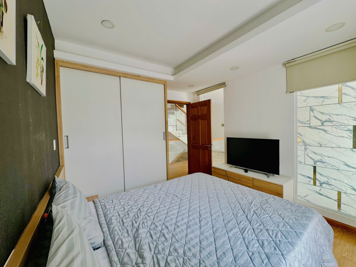 can ho cho thue co 3pn hoan thien day du noi that - Giá cho thuê căn hộ Penthouse 3pn tòa 6A chung cư Sky Garden 3 phường Tân Hưng T10/2026