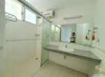 can-ho-co-2-toilet-nhu-hinh