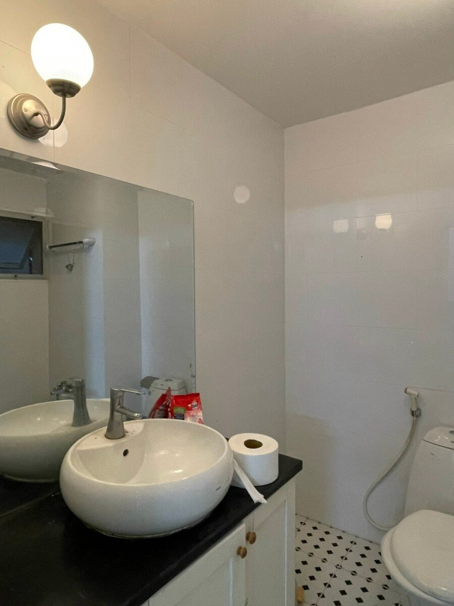 can ho co 2 toilet nhu hinh - Giá cho thuê căn hộ 2pn số 02 tòa D chung cư Mỹ Phước phường Tân Hưng t10/2026