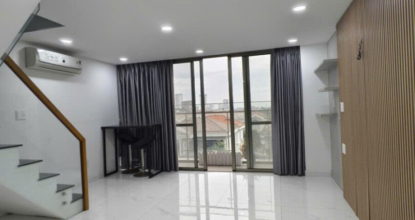 Cho thuê shop house tại Midtown PMH. DT 65m2 Gồm 1 trệt 1 lửng có wc View Biệt Thự. Giá 18 Triệu/Tháng