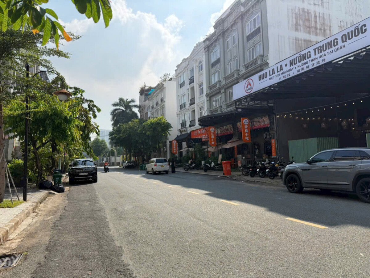 day nha pho lien kek - Bán nền đất góc R3.12 đường Phan Khiêm Ích Phú Mỹ Hưng giá 62 tỷ