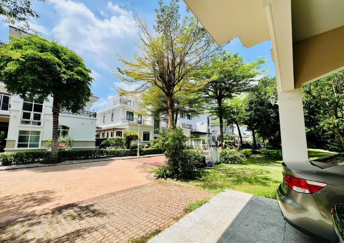 duong truoc nha rong rai - Bán Biệt thự Chateau mã căn A1-24 giá 230 tỷ