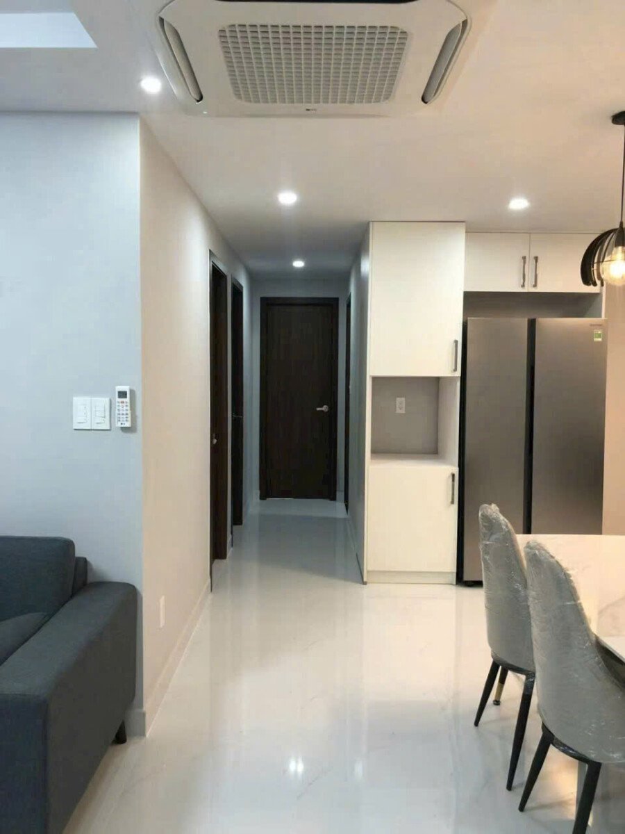 goc phong khach - Giá mua bán căn hộ 3pn chung cư Saigon South Residences Nhà Bè T10/2026