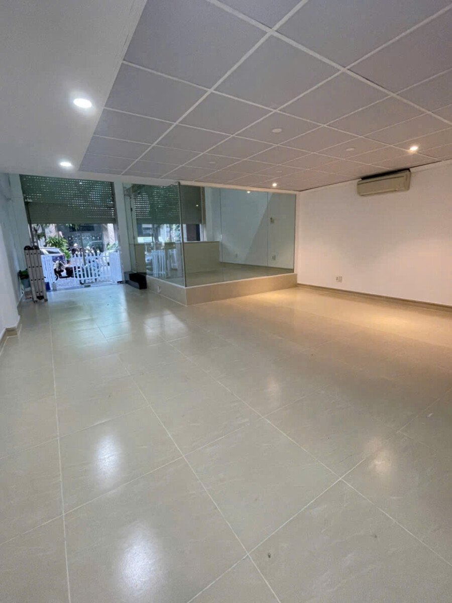 hien trang nha trong suot phu hop lam van phong - Cho thuê tòa nhà văn phòng đường Đặng Đại Độ khu Hưng Gia giá 70tr/tháng
