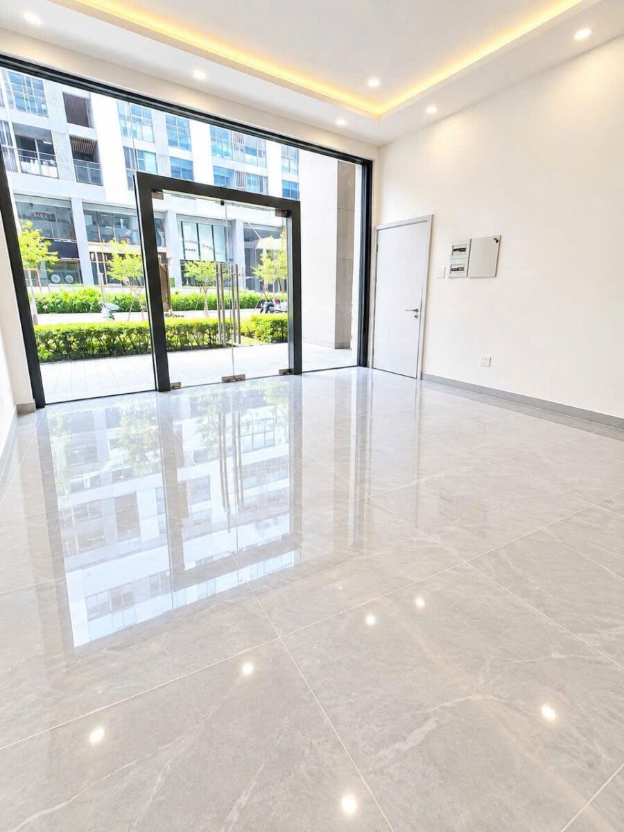 hien trang shophouse trong suot - Giá cho thuê Shophouse tầng trệt tòa C chung cư Midtown m6 phường Tân Mỹ T10/2026