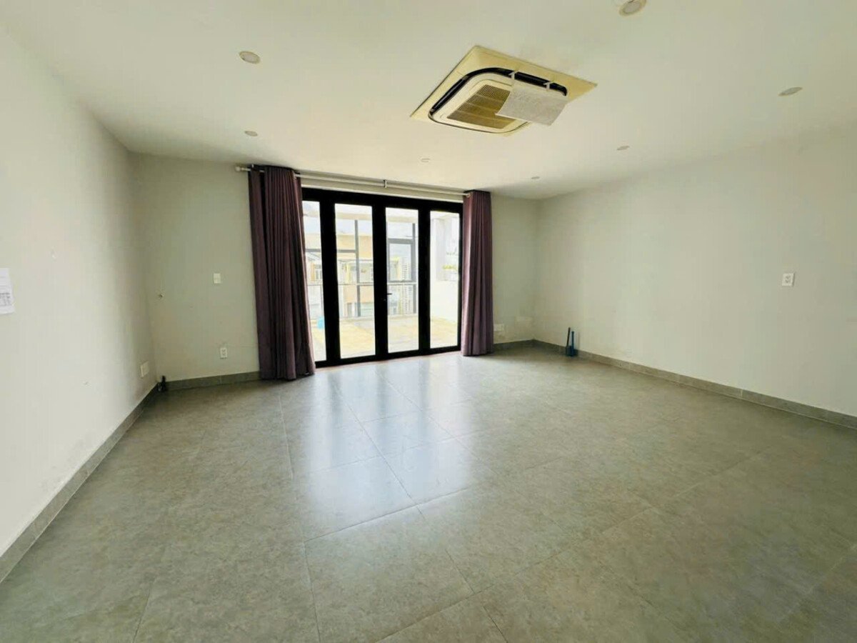 hien trang toa nha thiet ke van phong trong suot - Giá mua bán tòa nhà văn phòng kdc Phú Mỹ Vạn Phát Hưng phường Tân Mỹ T10/2026
